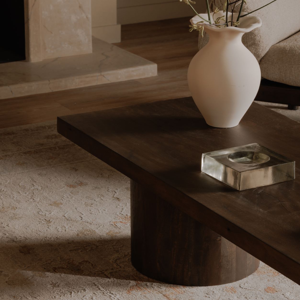 Moe’s Hadley coffee table warm brown detail view 